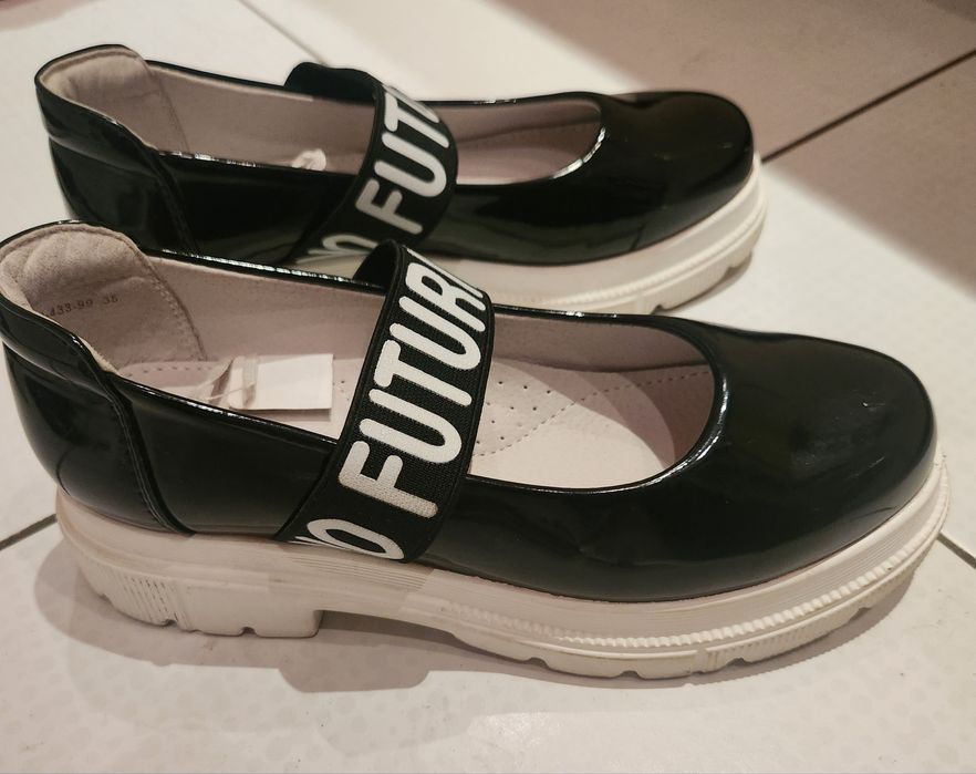 Продам туфли для девочки