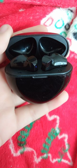 Безжични слушалки EDIFIER