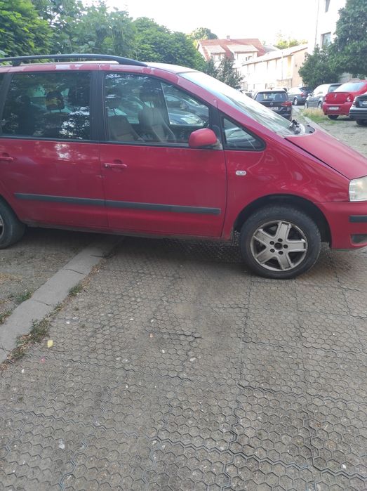 Vând Volkswagen Sharan