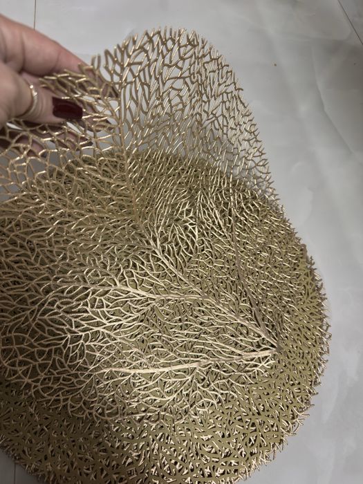 Сервировачные скатерть под тарелки