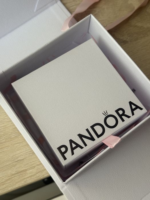 Pandora браслет.