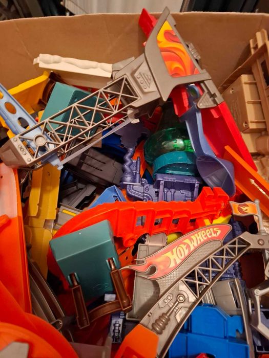 Писти и части от писти Hot Wheels, 100€