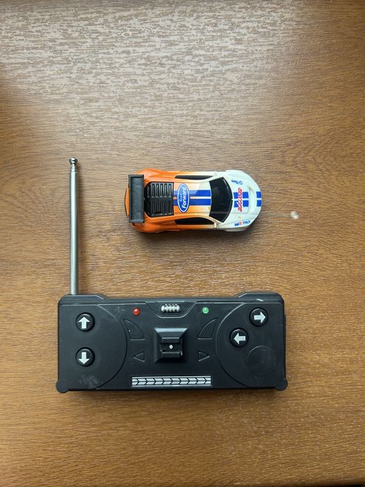 Машинка на пульте управления