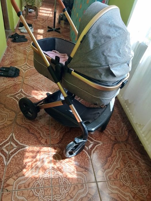 Cărucior pentru bebeluși