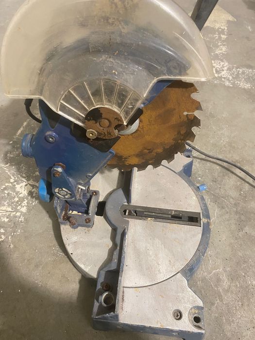 Circular Einhell pentri tăiere înclinată.