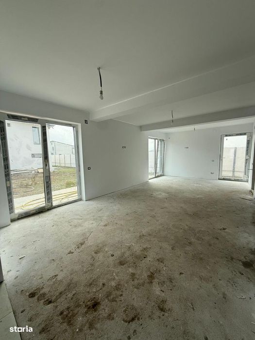 Casă de vânzare la preț redus - oportunitate excelentă!