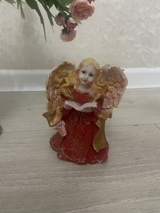 Продам фарфоровый статуэтка