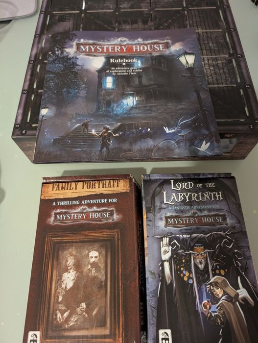 кооперативна настолна игра Mystery house с две приключения