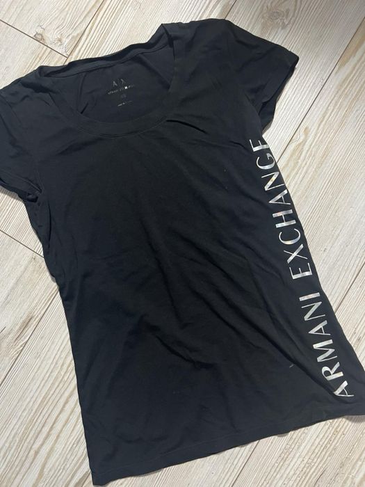 Тениски на Armani и Karl Lagerfeld XS