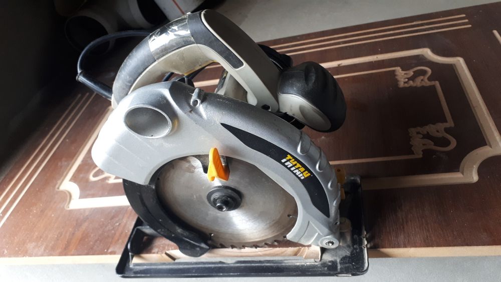 Elektro pila Titan sotiladi