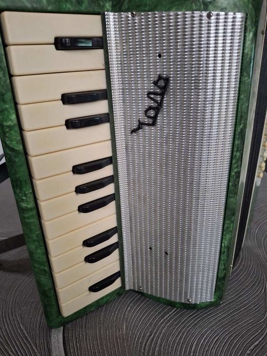 Продавам детски акордеон