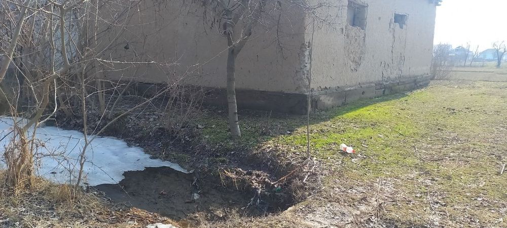 Maktab bog‘cha yaqin shahardan uzoq emas