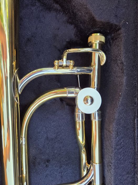Trombon tug Roy Benson ca nou