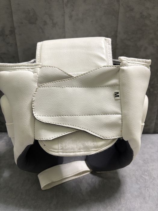 Шлем для боевых искуств.