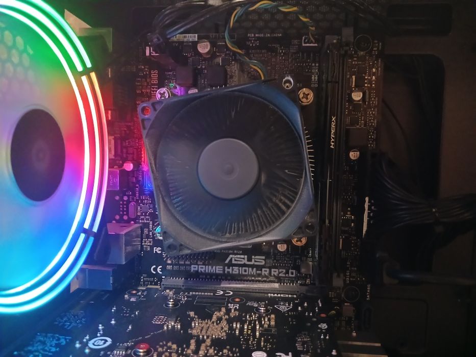 Материнская плата с процессором i5-8400 и 8 гб ОЗУ + Кулер