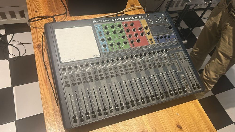 Soundcraft Expression 2