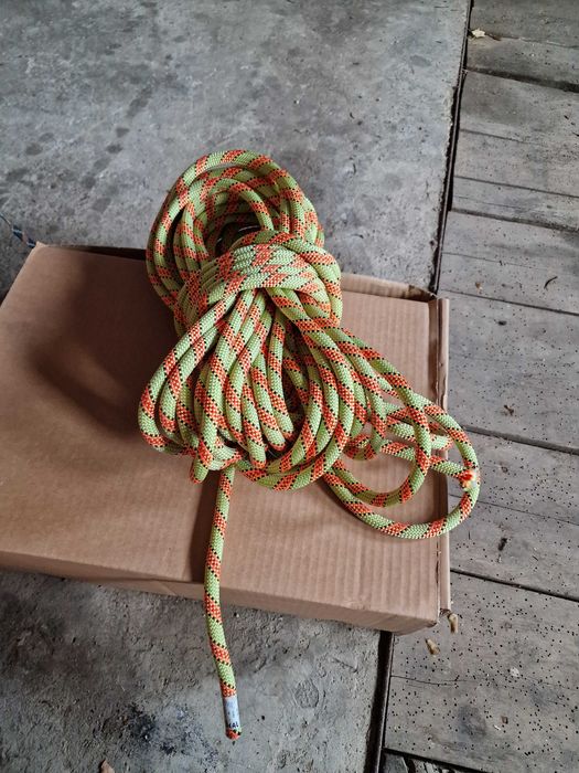 Предпазно облекло Petzl за алпинизъм