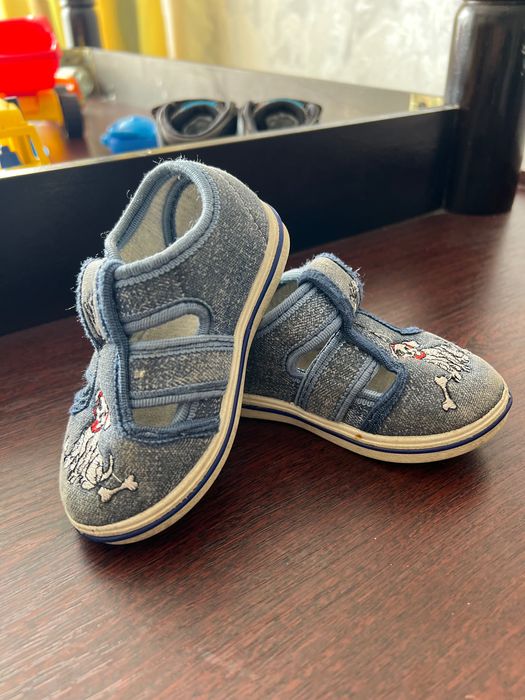 Отдам даром детские сандалии