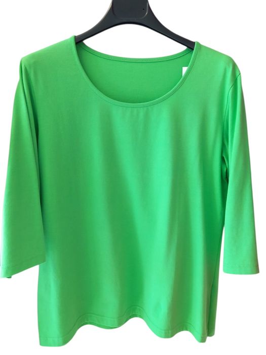 Разпродажба на дрехи от физически магазин