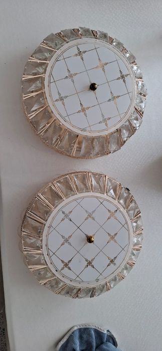 Продам недорого люстры