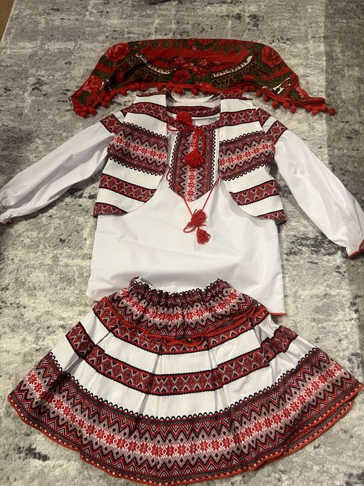 Costum popular fetita
