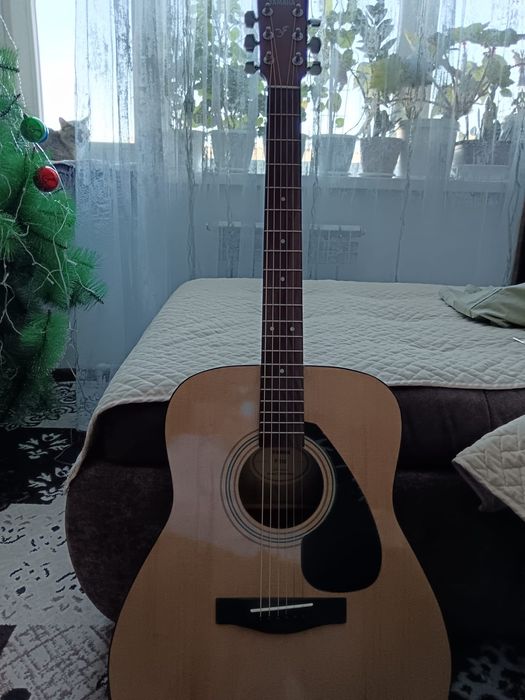 Продам гитару, новая.