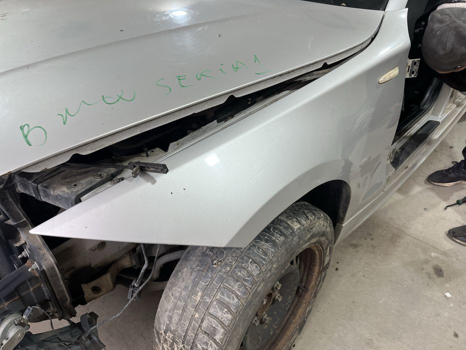 Aripa bmw seria 1 culoare gri