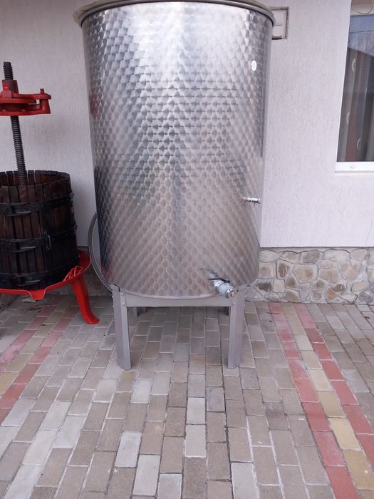 Vase de inox pentru vin