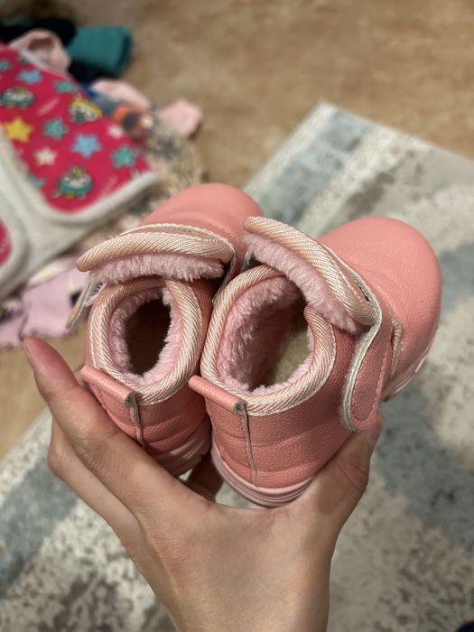 Отдам детские вещи за  шоколадку