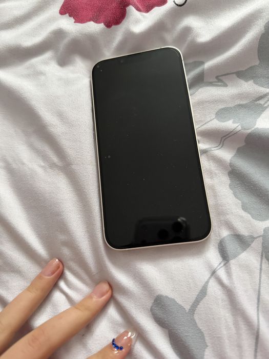 Iphone 14,foarte bun,are protectie pe ecran!Primiti la telefon 6 huse