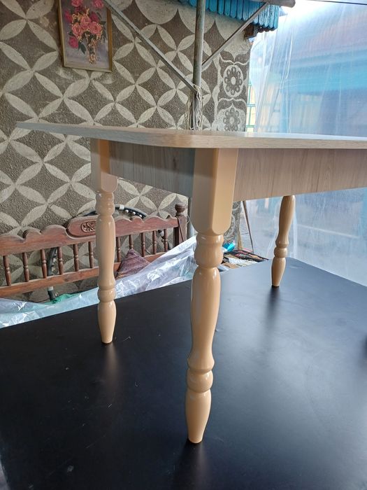 Продам стол кухонный.