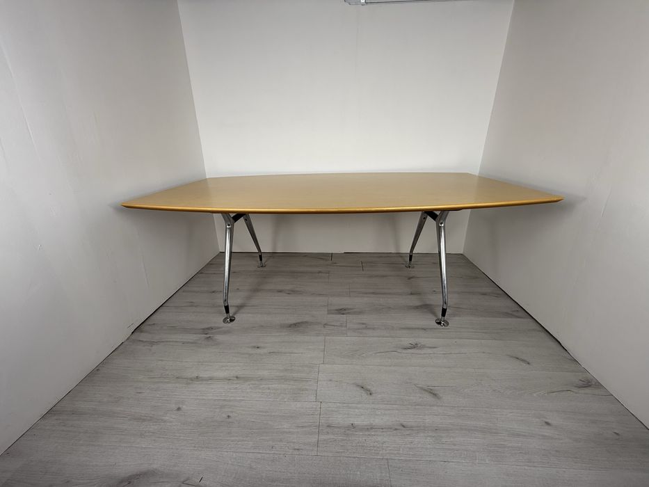 Офис конферентна и посетителска маса масивно дърво клен, обзавеждане