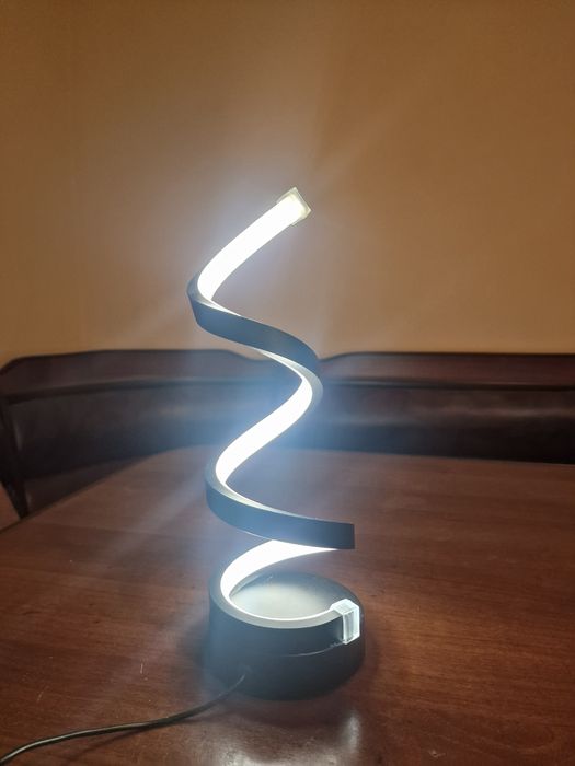 Продам настольный светильник