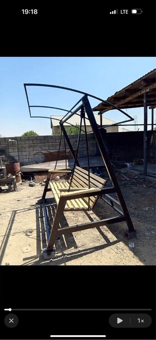 Качеля колдан жасалган