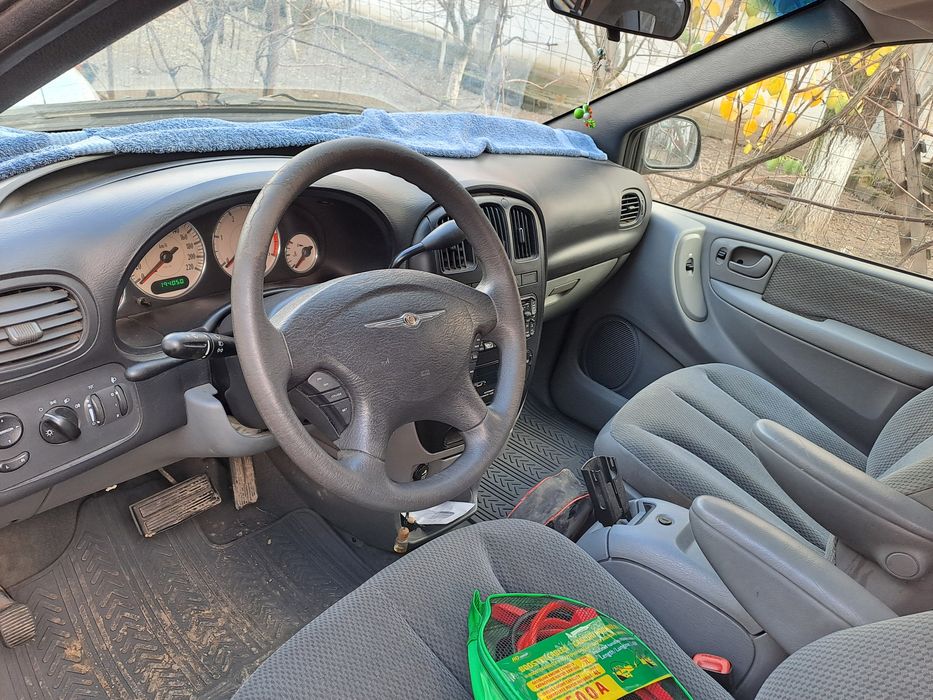 Vînd Chrysler Grand Voyager