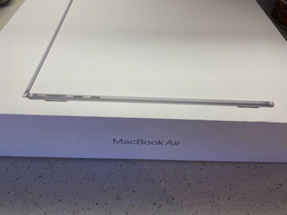 MacBook Air M2 Много запазен