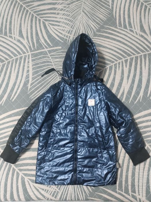 Продам детскую куртку весна осень