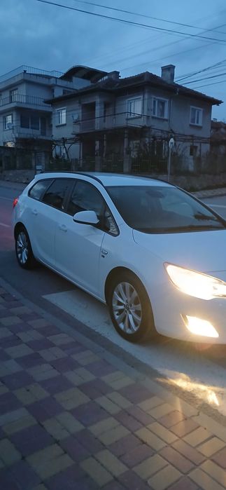 опел астра 1.4 бензин с турбо 2012г.,комби+газ