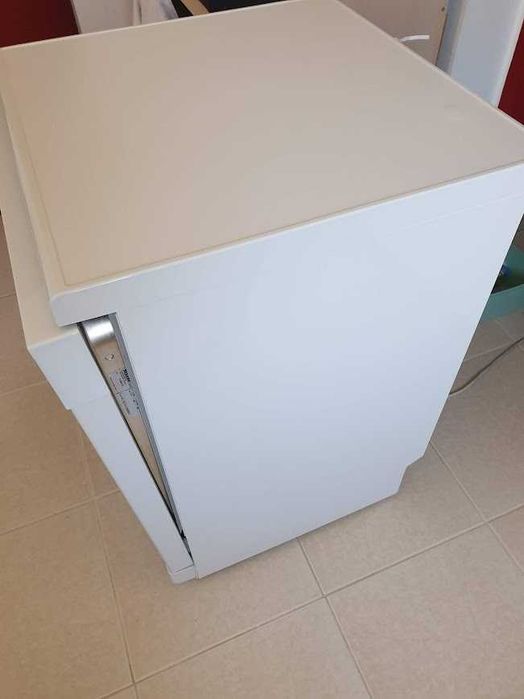 UK - Miele Съдомиялна - 14 Комплекта - Свободностояща - 60см