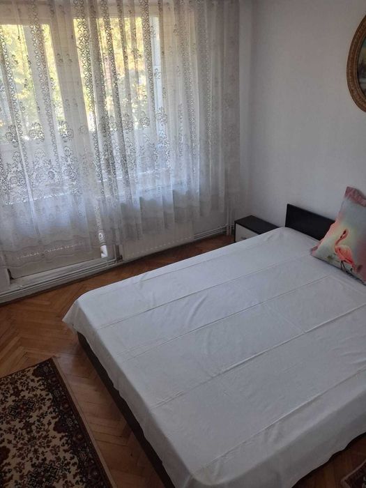 Inchiriez apartament 3 camere zona Dacia