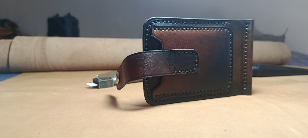 Кожаный кошелек с зажимом