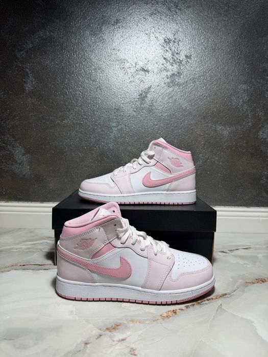 Air Jordan 1 Mid Pearl Pink White