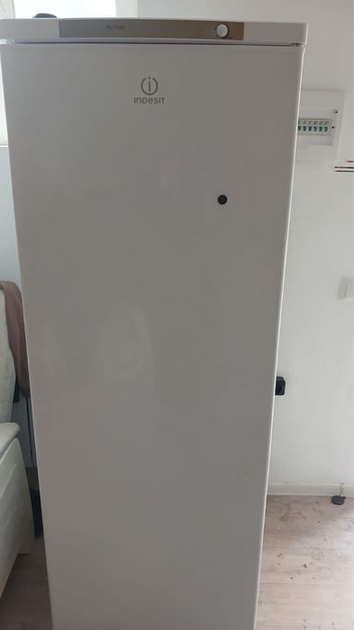 Продам морозильник Indesit