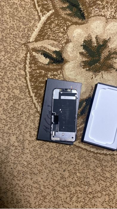 Айфон 11.         .