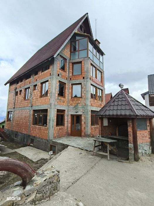 Pensiune de vanzare in Ranca – oportunitate rara langa partia M1