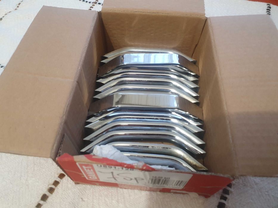 Дръжки за  шкафове на кухня