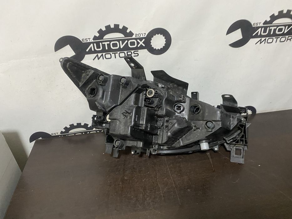 Far stanga cu led Mazda Cx5 an 2017-2021