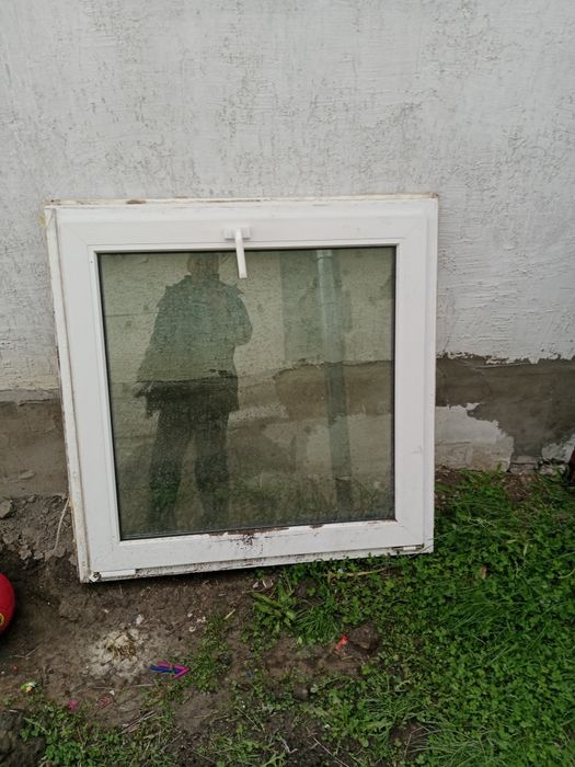 Продам окна 1м на 1м