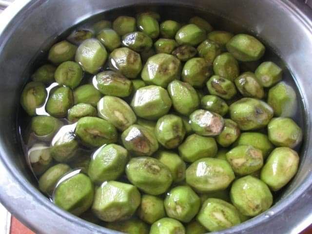 Nuci verzi pentru dulceata