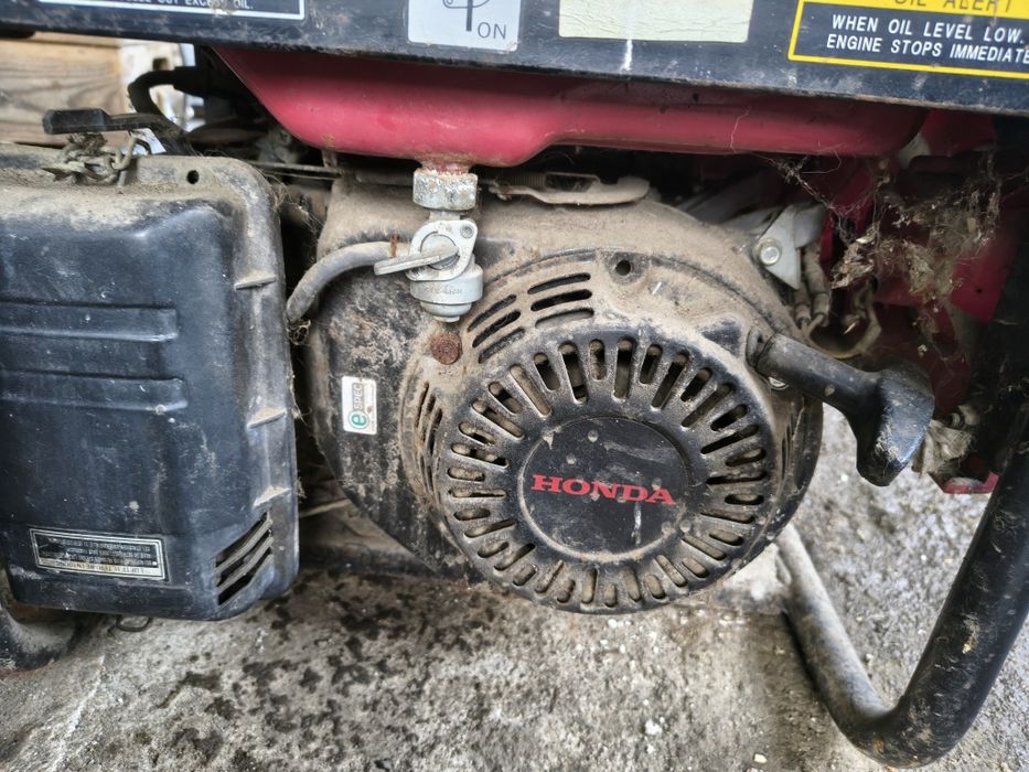 Vând generator Honda 2,5 kw